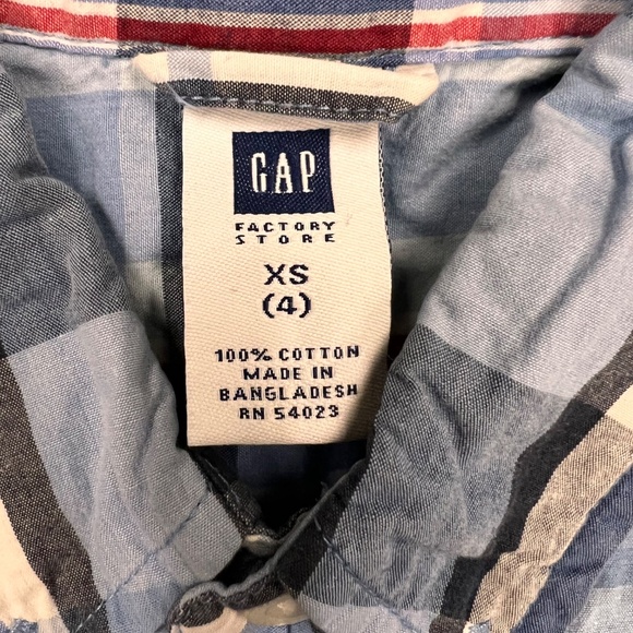 Gap factory store XS SIZE 4.   Plaid short sleeve button-down shirt. - Picture 2 of 4